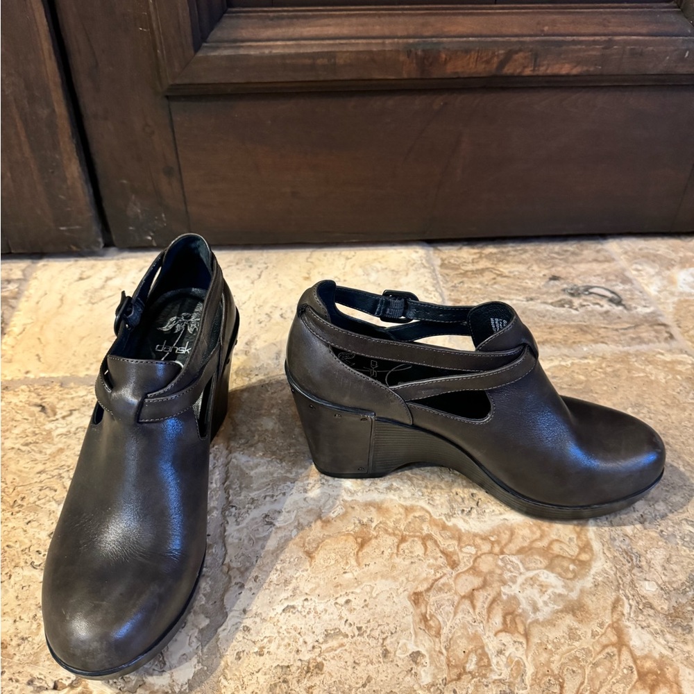 Dansko Franka wedge bootie pump grey leather 39